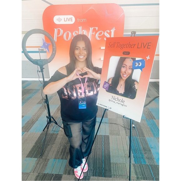 ✨@WHOA_MAMAGLOW IS LIVE✨ - Picture 2 of 16